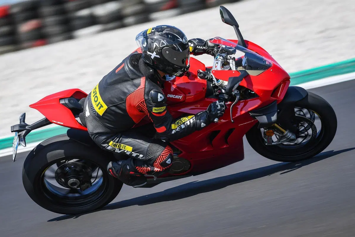 Ducati Panigale V4 S (4)
