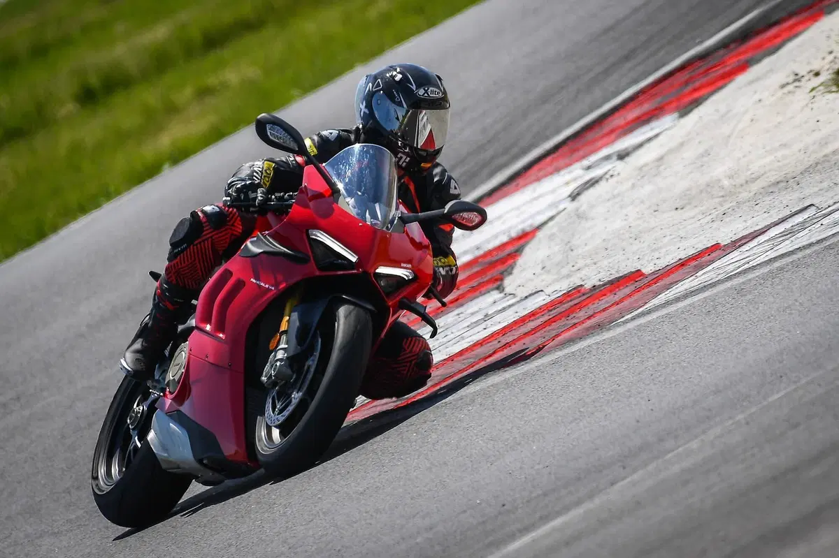 Ducati Panigale V4 S (3)
