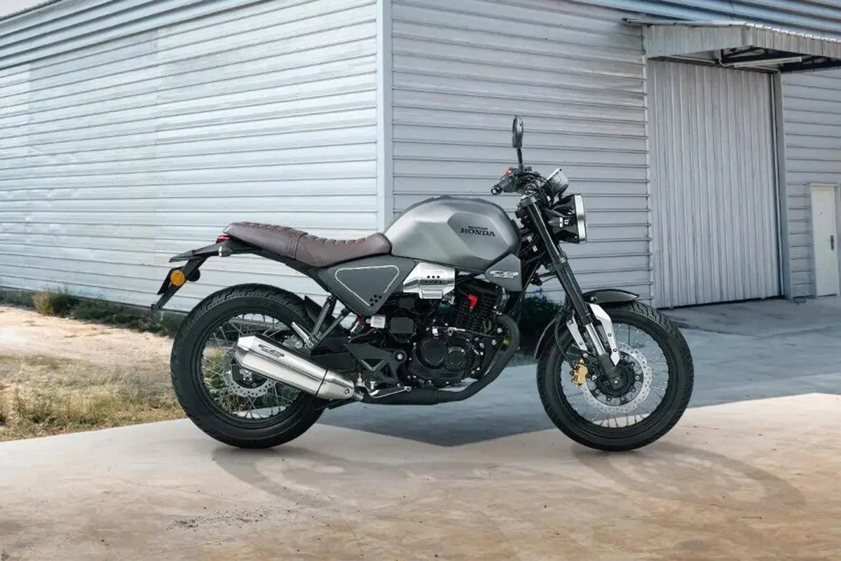 Honda CB190SS. Costruita in Cina, è una piccola retro-bike (3)