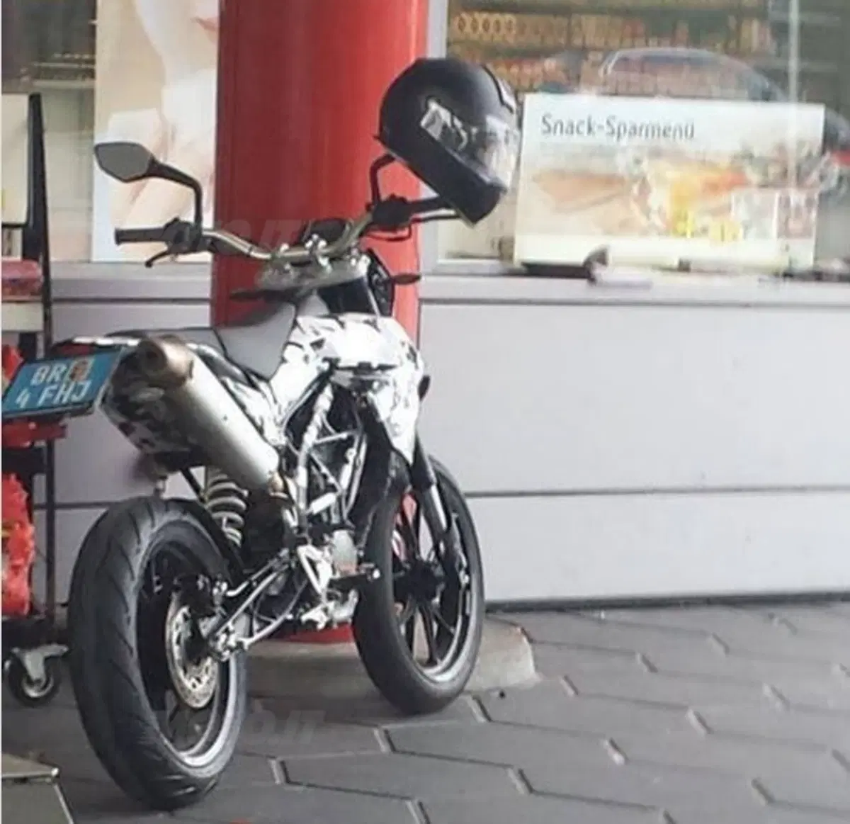 KTM, ecco la nuova Supermotard 125-390?