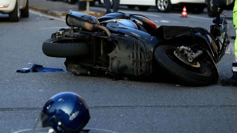 Milano: uccise uno scooterista e scapp&ograve;, pirata della strada si costituisce