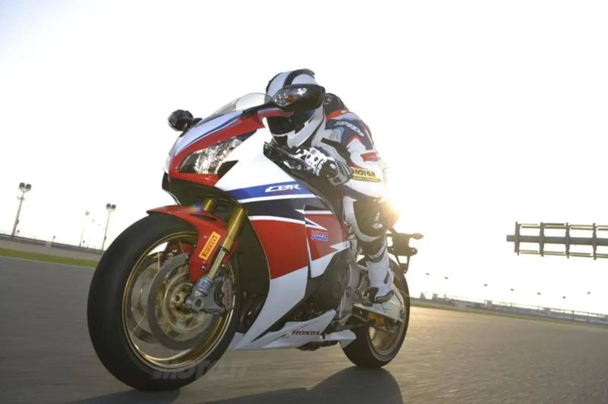Honda CBR1000RR Fireblade SP (9)