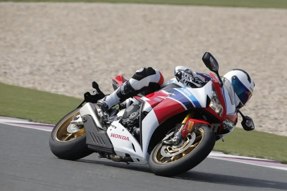 Honda CBR1000RR Fireblade SP (15)