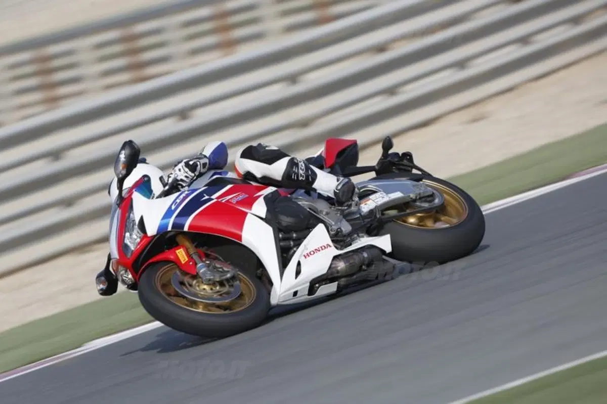 Honda CBR1000RR Fireblade SP (20)
