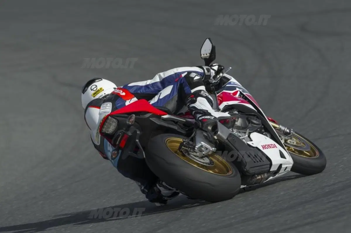 Honda CBR1000RR Fireblade SP (23)
