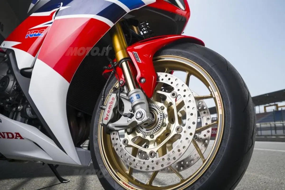 Honda CBR1000RR Fireblade SP (50)