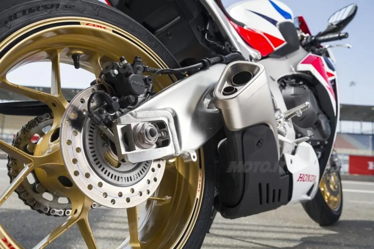 Honda CBR1000RR Fireblade SP (51)