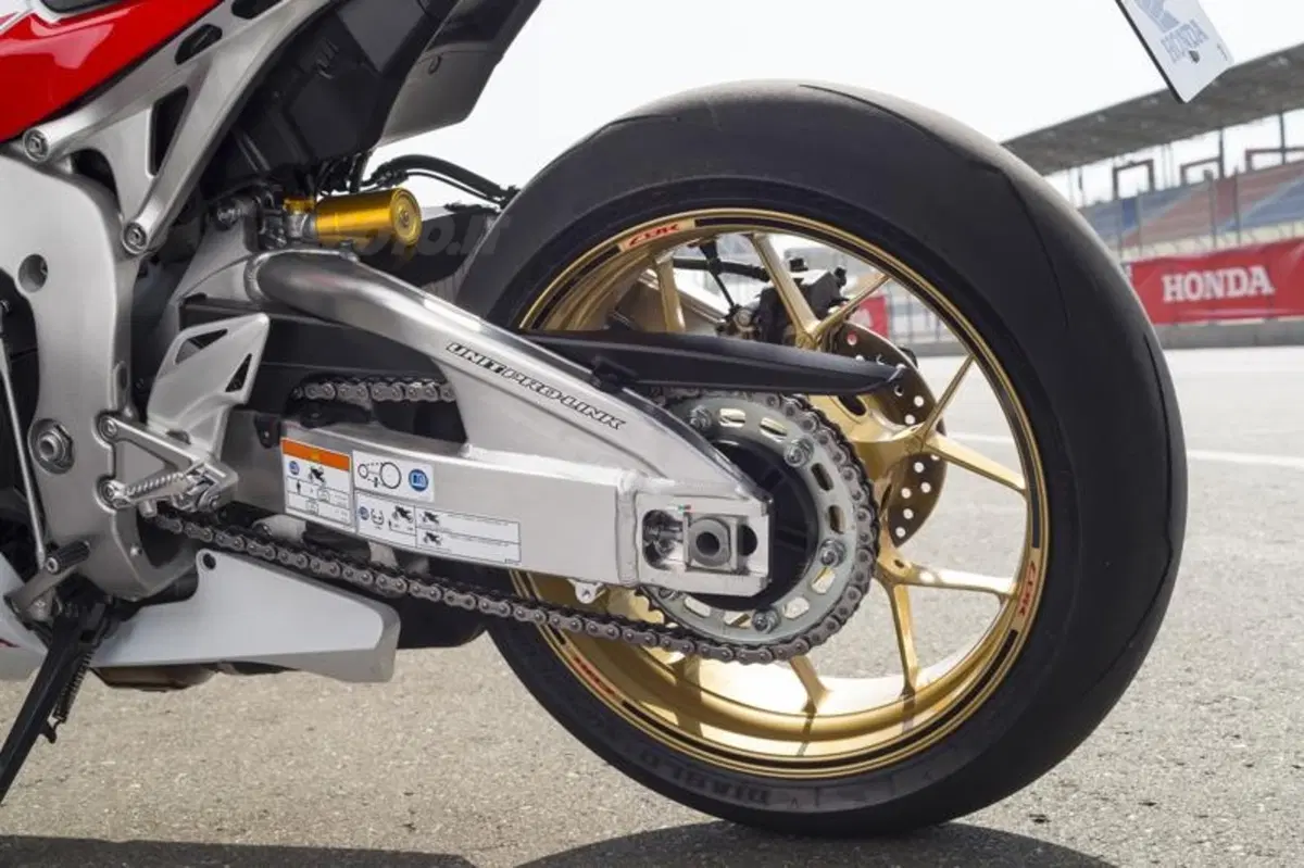 Honda CBR1000RR Fireblade SP (52)