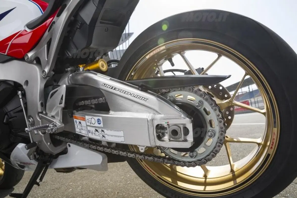 Honda CBR1000RR Fireblade SP (53)