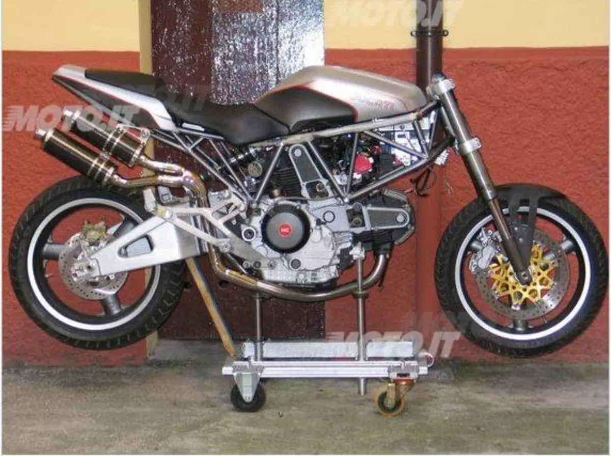 Le Strane di Moto.it: Ducati 900SS (4)