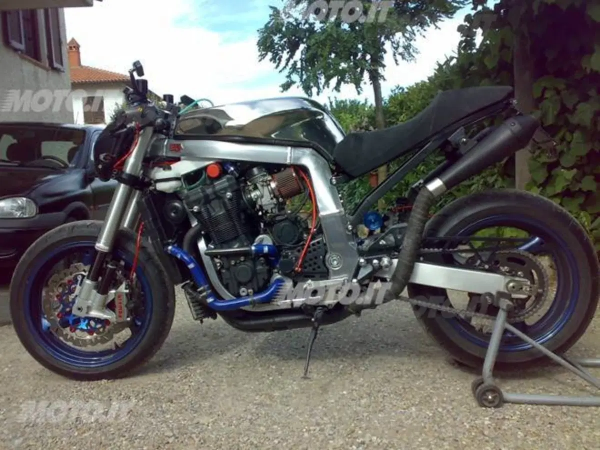 Le Strane di Moto.it: Suzuki GSX-R1100 (2)