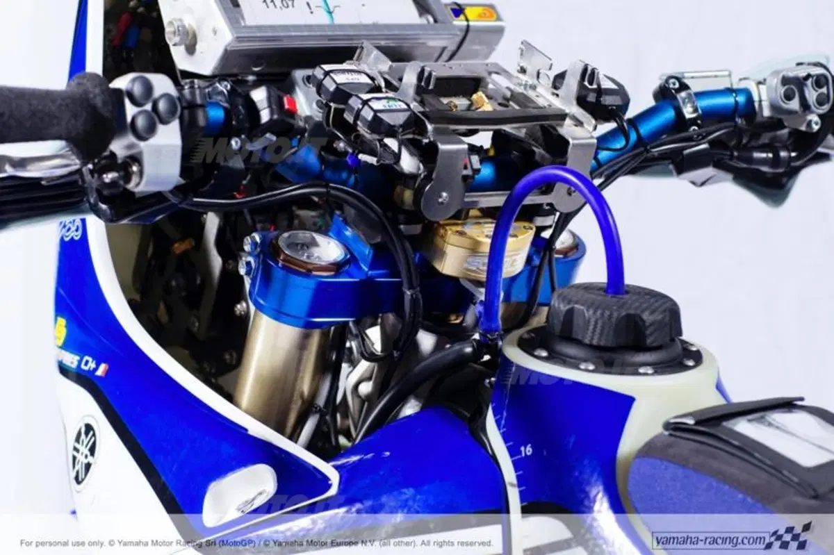 Yamaha YZ450F Rally: Cyril Despres sfida KTM e Honda (6)