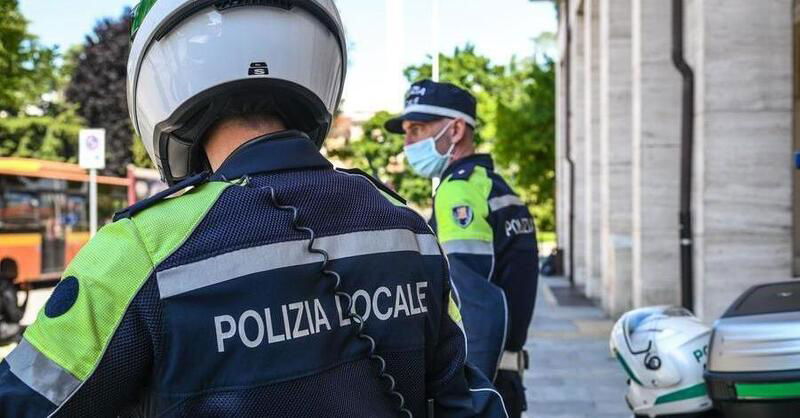 Cuneo: minorenne scappa in moto dalla polizia, rintracciato tramite i social