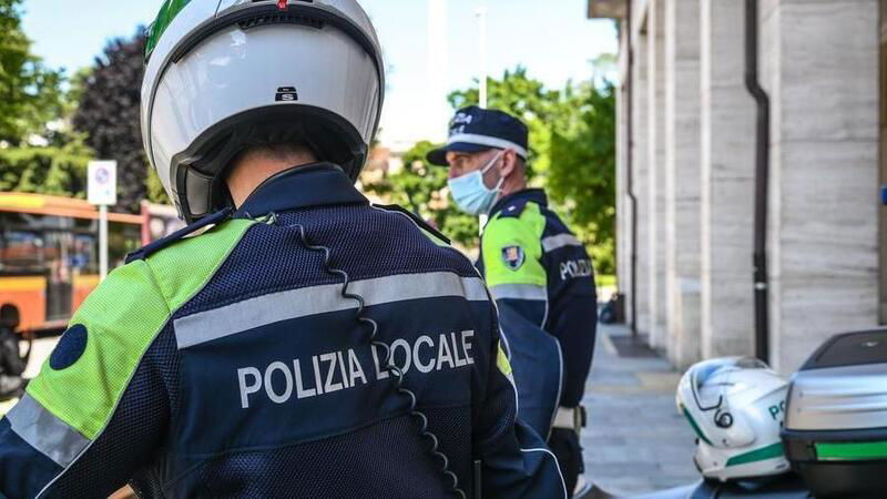 Cuneo: minorenne scappa in moto dalla polizia, rintracciato tramite i social