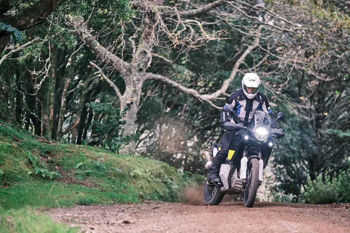 Husqvarna Norden 901 TEST: come va su strada e fuoristrada! (4)