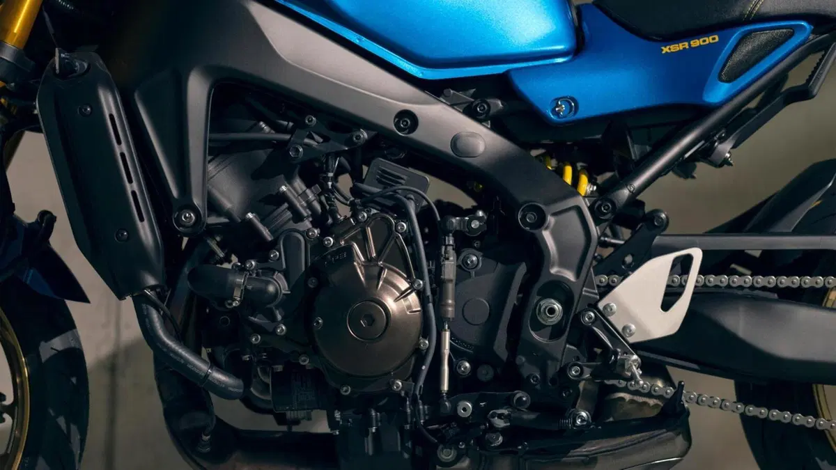 Nuova Yamaha XSR 900 2022. Cambiano l'estetica e la tecnica (11)