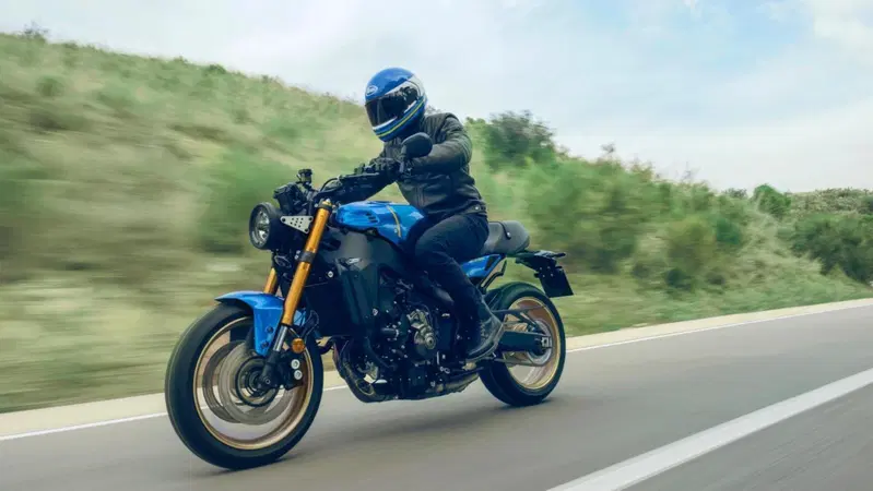 Nuova Yamaha XSR 900 2022. Cambiano l'estetica e la tecnica