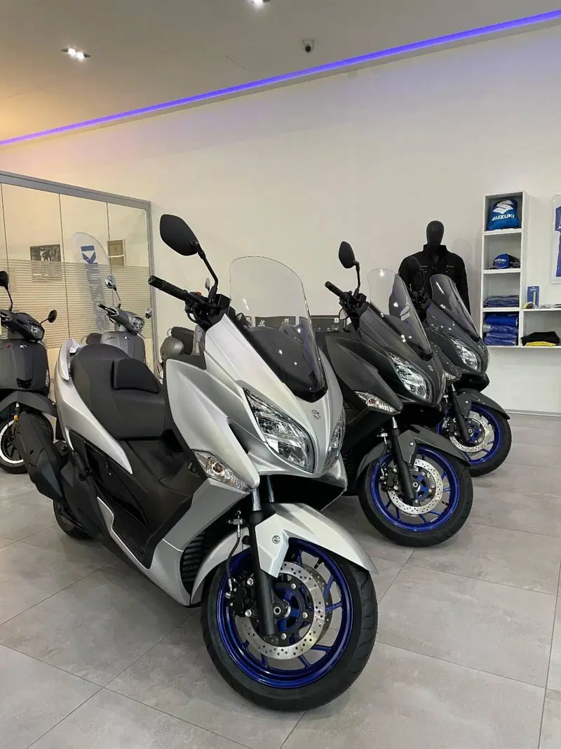 Suzuki Burgman 400 (2025 - 26) (4)