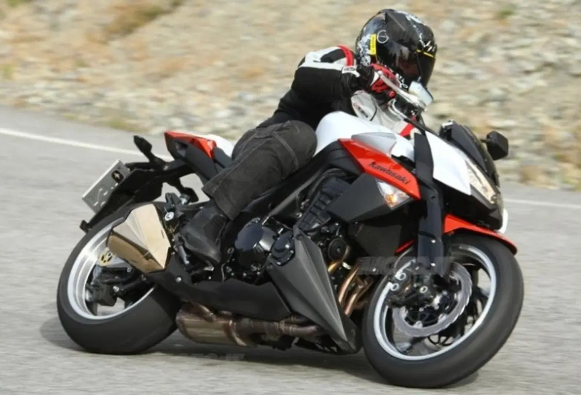 Guida alla Kawasaki Z1000 (3)