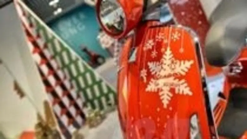 L'unica Vespa 946 rossa all'asta per beneficenza