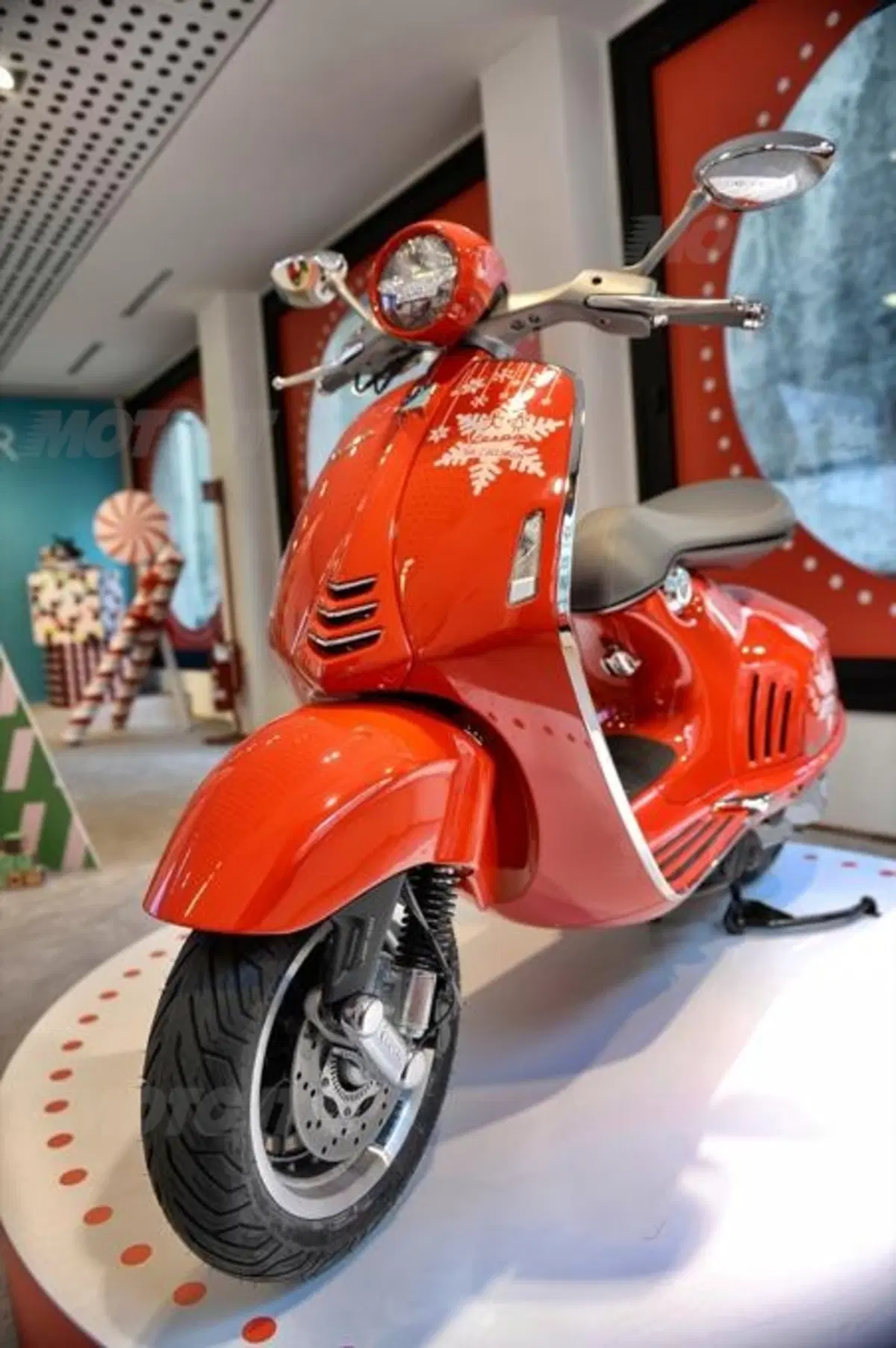 L'unica Vespa 946 rossa all'asta per beneficenza