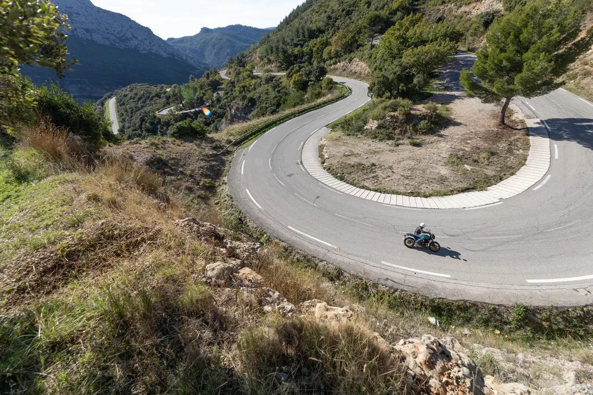Kawasaki Z650RS TEST (2)