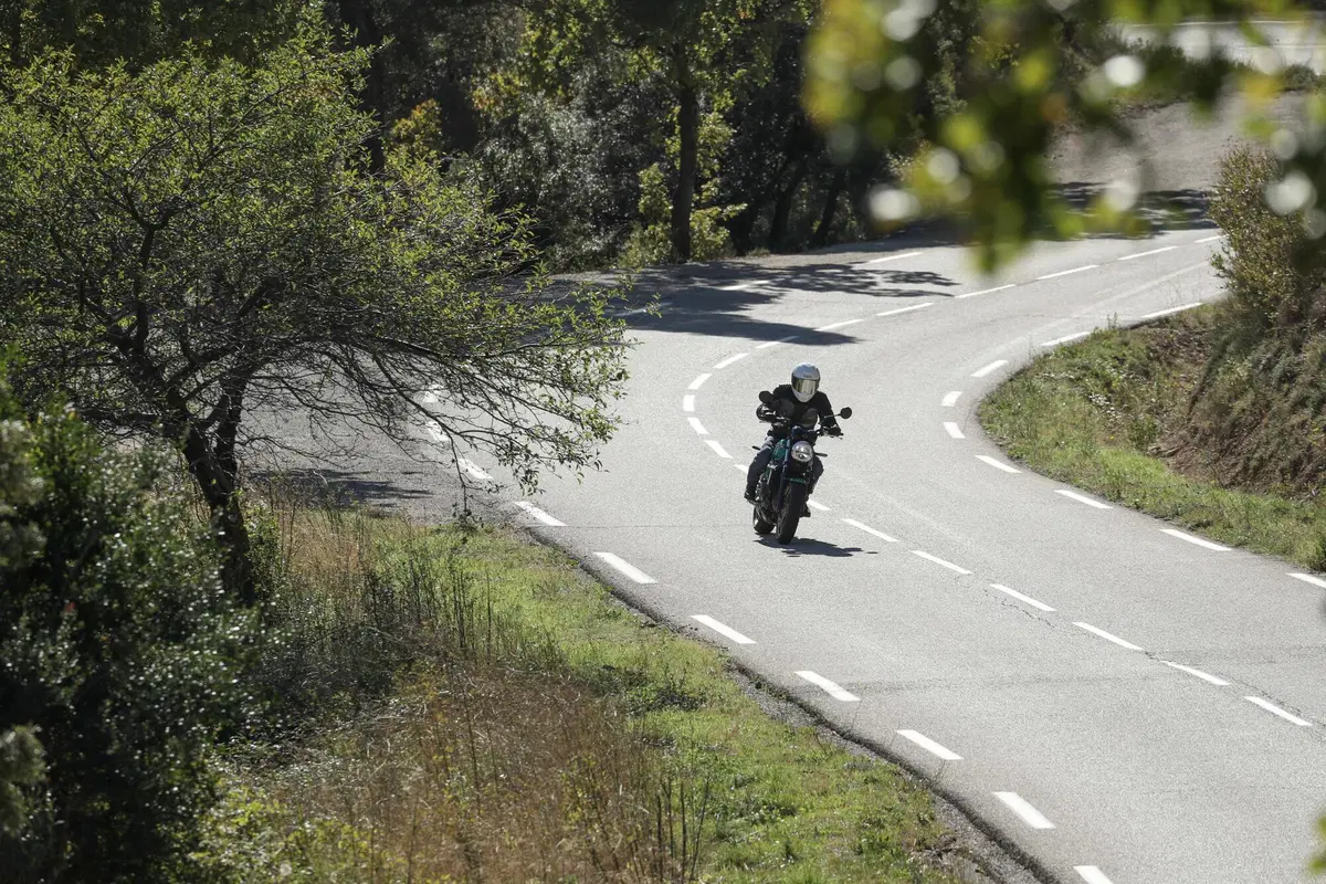 Kawasaki Z650RS TEST (7)