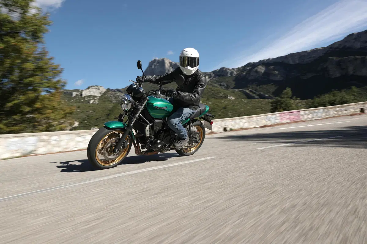 Kawasaki Z650RS TEST (12)