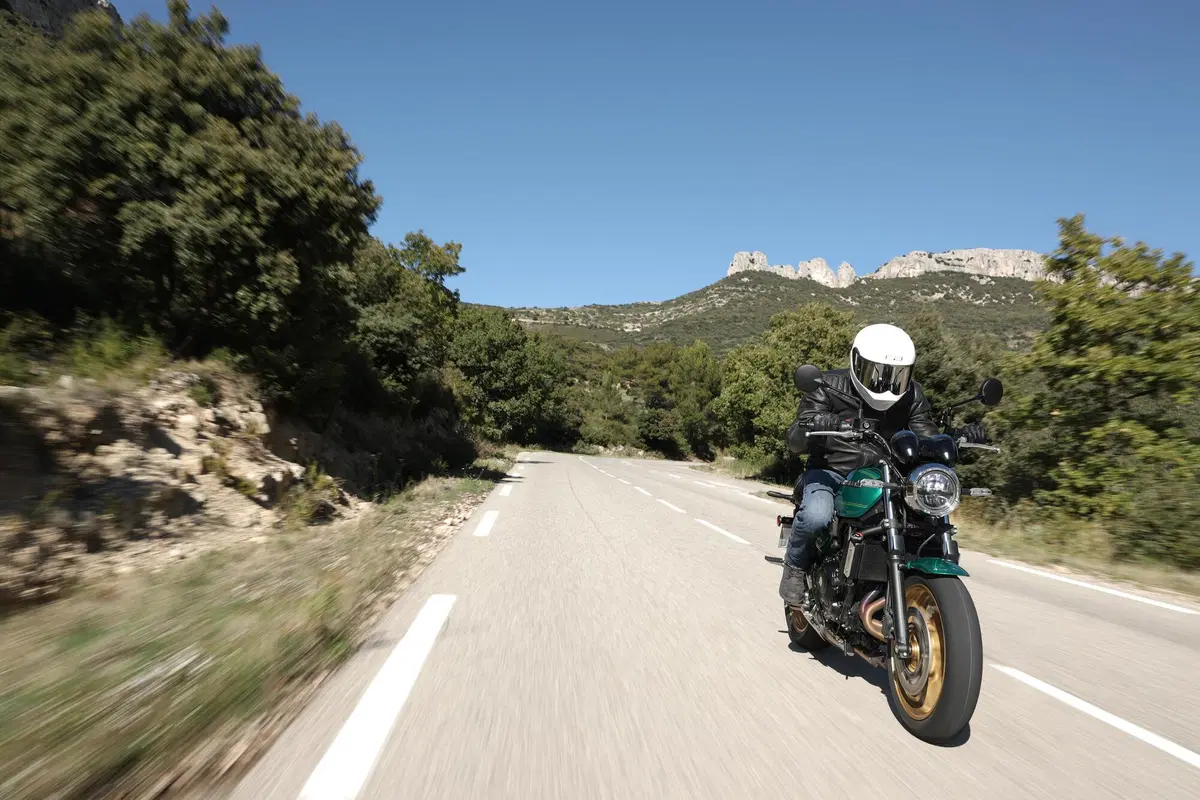 Kawasaki Z650RS TEST (14)