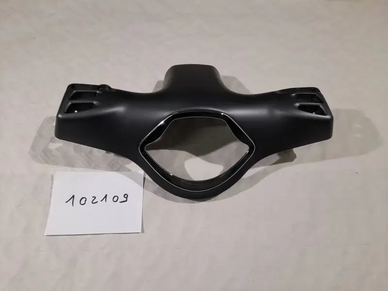 MASCHERINA MANUBRIO POSTERIORE VESPA GTS HPE