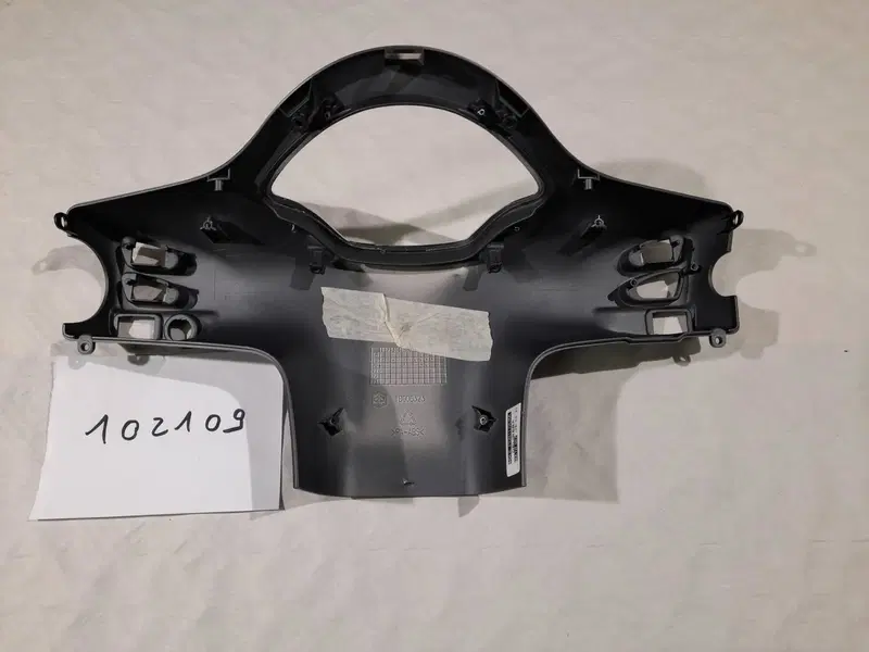 MASCHERINA MANUBRIO POSTERIORE VESPA GTS HPE (2)