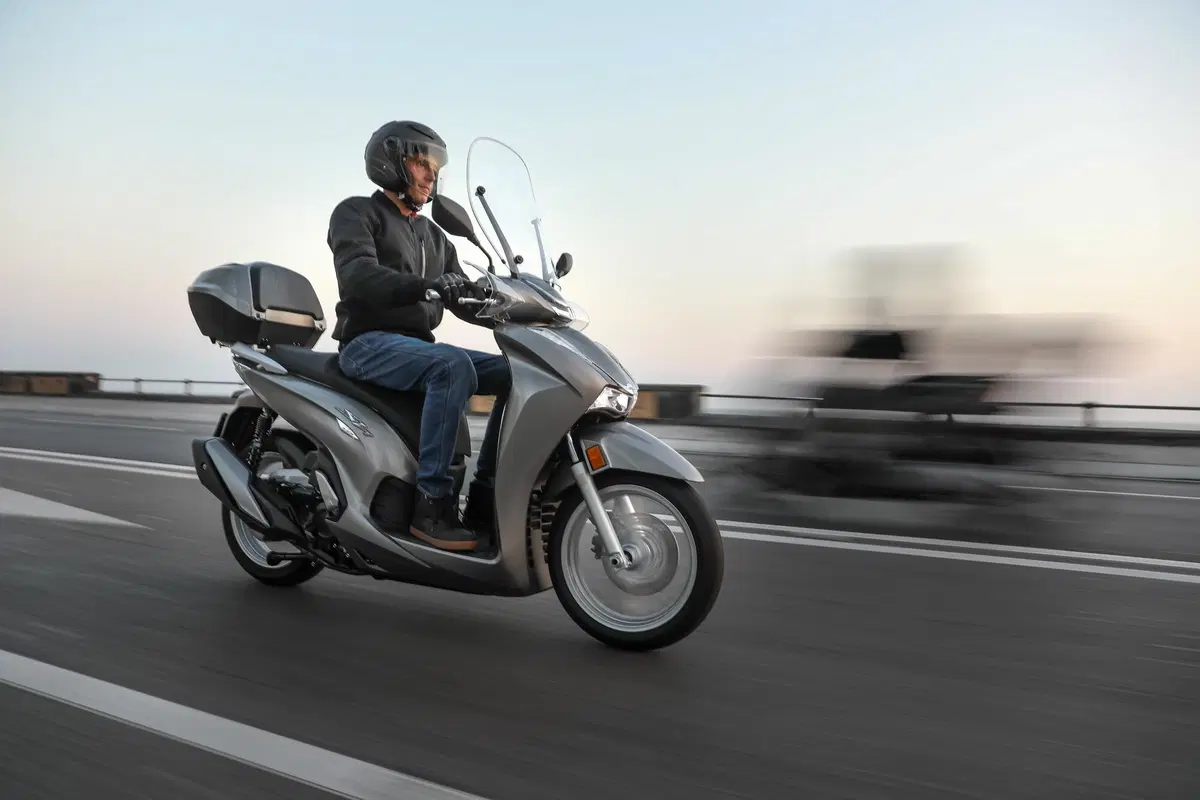  Honda SH 350I 2022. Più veloce e più potente (16)