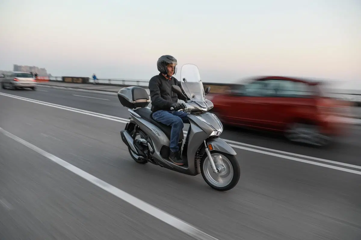  Honda SH 350I 2022. Più veloce e più potente (40)