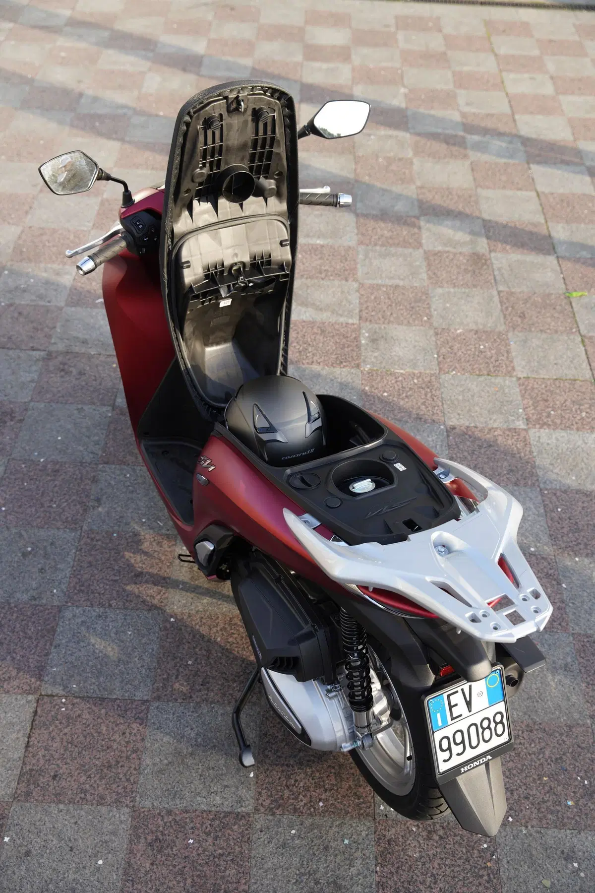  Honda SH 350I 2022. Più veloce e più potente (31)