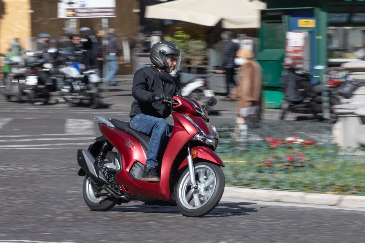  Honda SH 350I 2022. Più veloce e più potente (35)