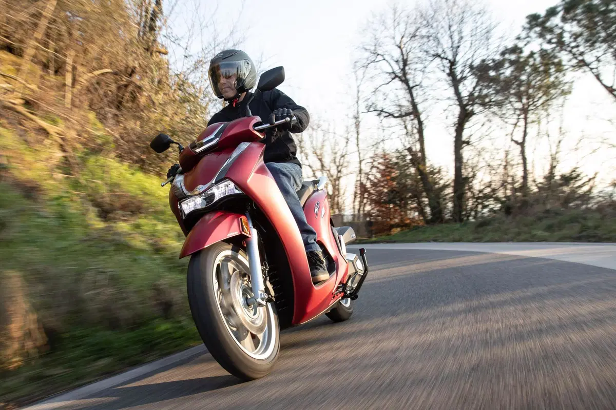  Honda SH 350I 2022. Più veloce e più potente (90)
