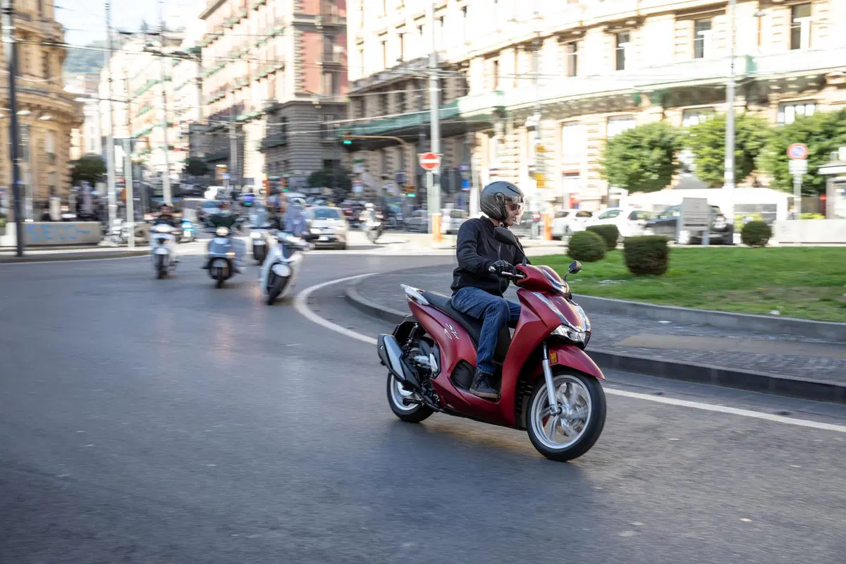  Honda SH 350I 2022. Più veloce e più potente (98)