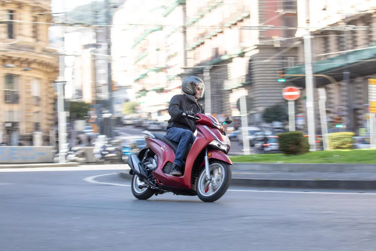  Honda SH 350I 2022. Più veloce e più potente (116)