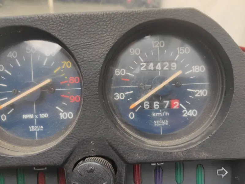 Moto Guzzi V 850 Le Mans II (2)