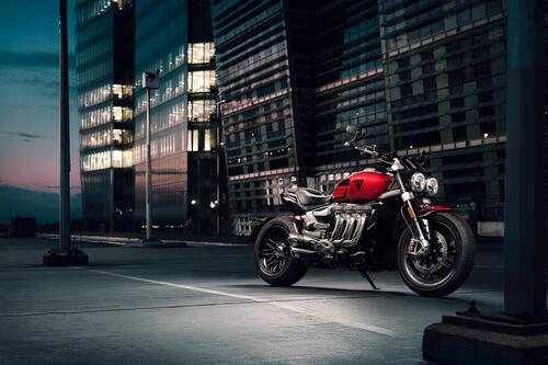 Triumph Rocket 3R e Rocket 3GT 221 Special Edition. Prezzi, dati, foto (2)