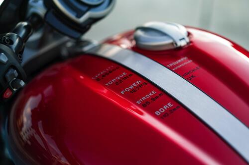 Triumph Rocket 3R e Rocket 3GT 221 Special Edition. Prezzi, dati, foto (7)