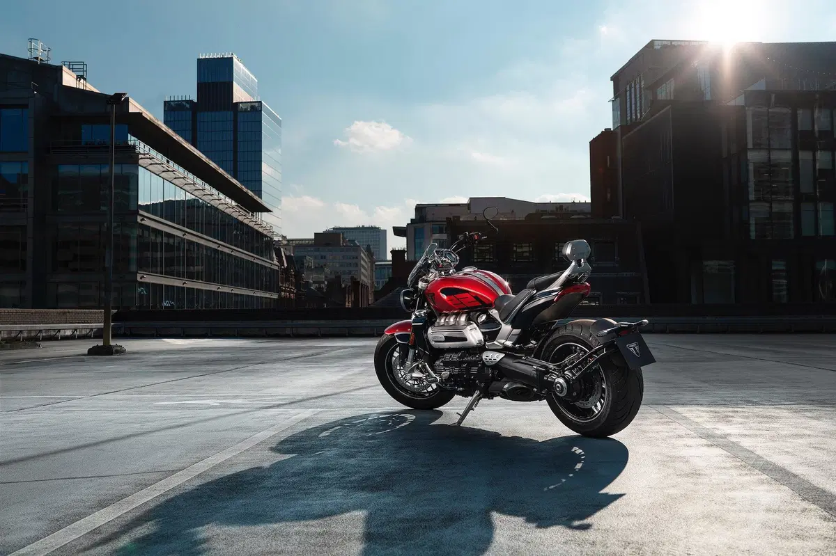 Triumph Rocket 3R e Rocket 3GT 221 Special Edition. Prezzi, dati, foto (11)