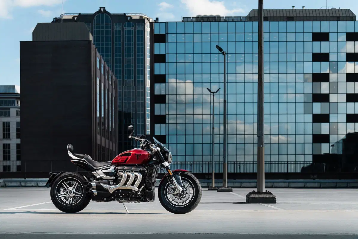 Triumph Rocket 3R e Rocket 3GT 221 Special Edition. Prezzi, dati, foto (12)