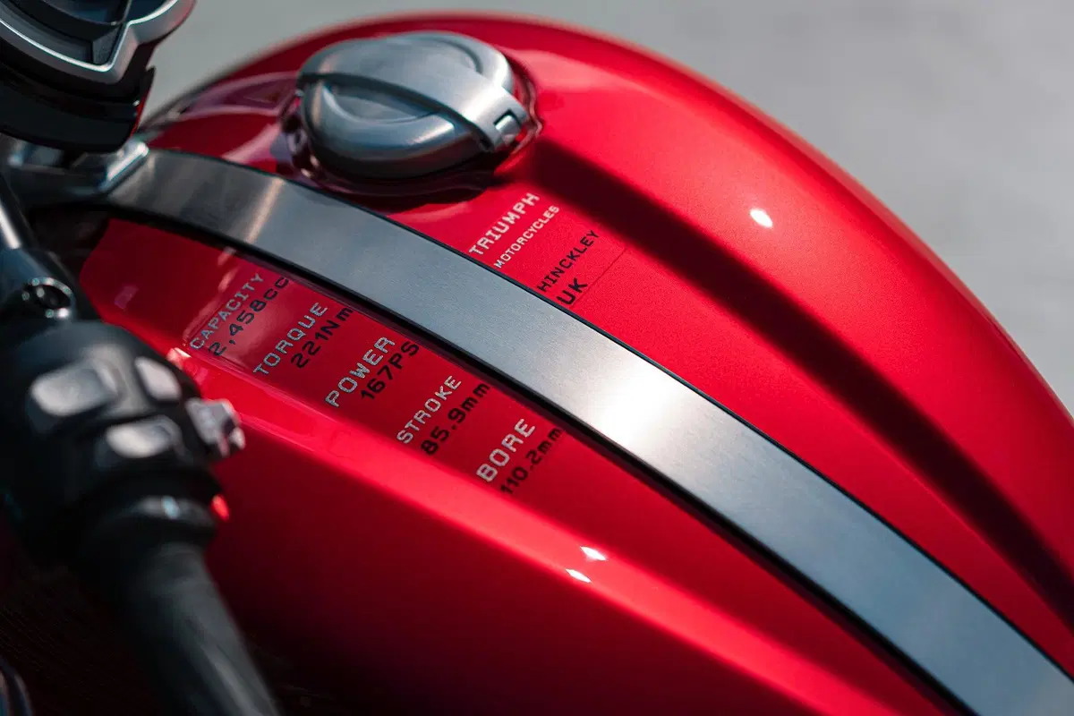 Triumph Rocket 3R e Rocket 3GT 221 Special Edition. Prezzi, dati, foto (14)