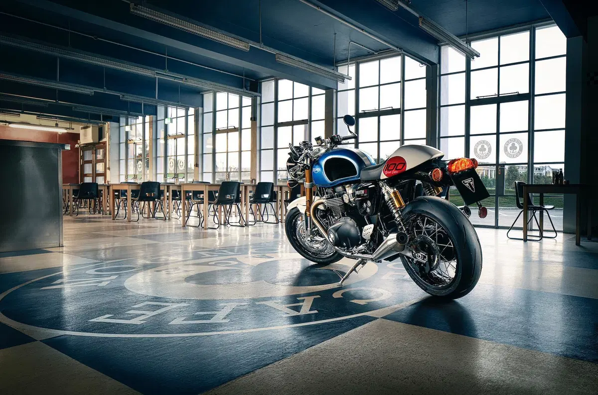 Triumph Thruxton RS "Ton Up" Special Edition
