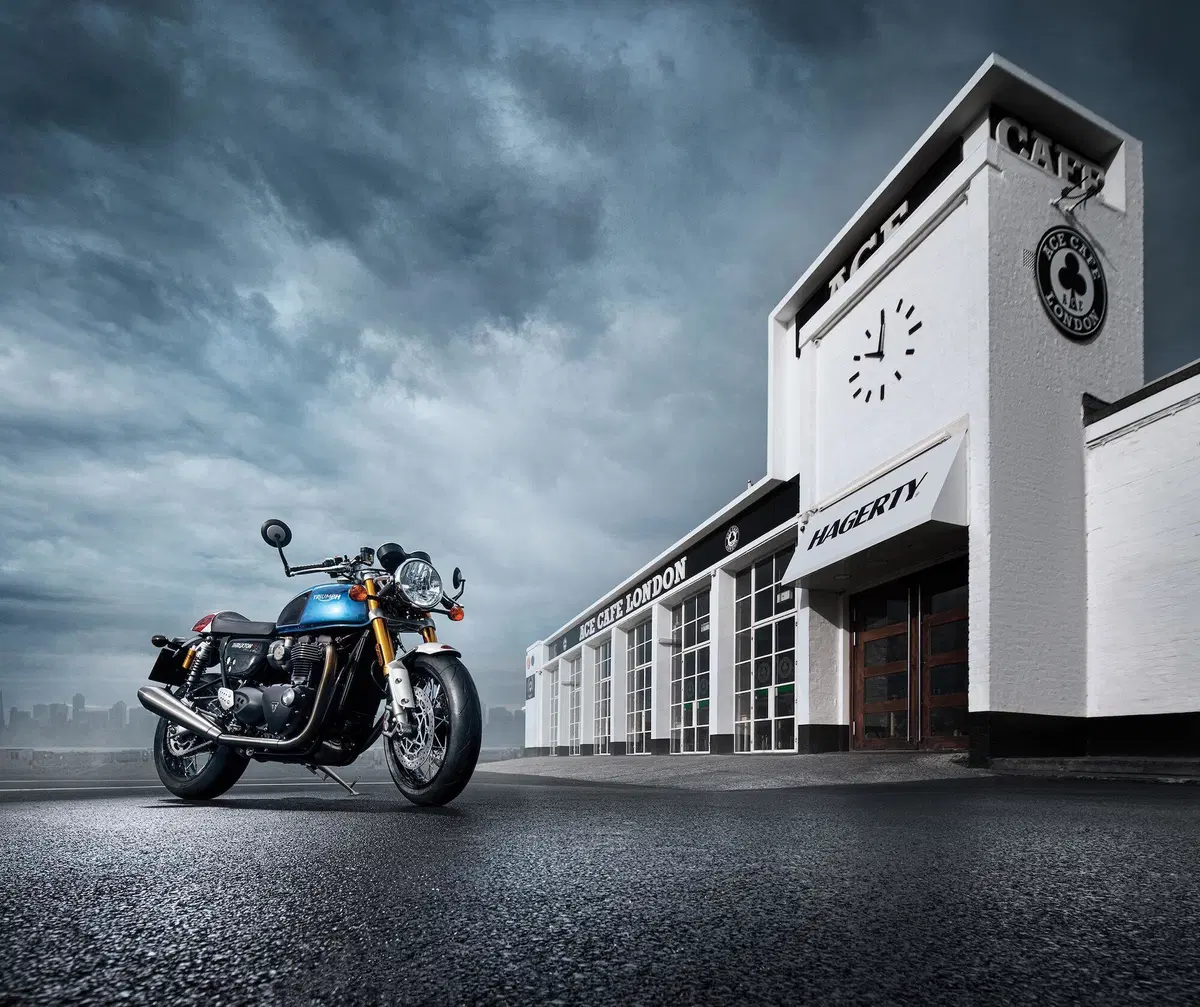 Triumph Thruxton RS 'Ton Up' Special Edition (2)