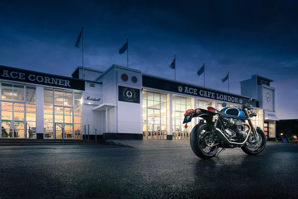 Triumph Thruxton RS 'Ton Up' Special Edition (5)