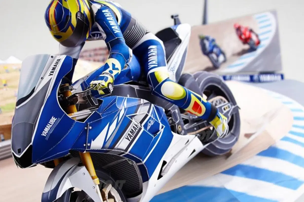 Yamaha Papercraft: il passaggio di Rossi al Cavatappi a casa vostra