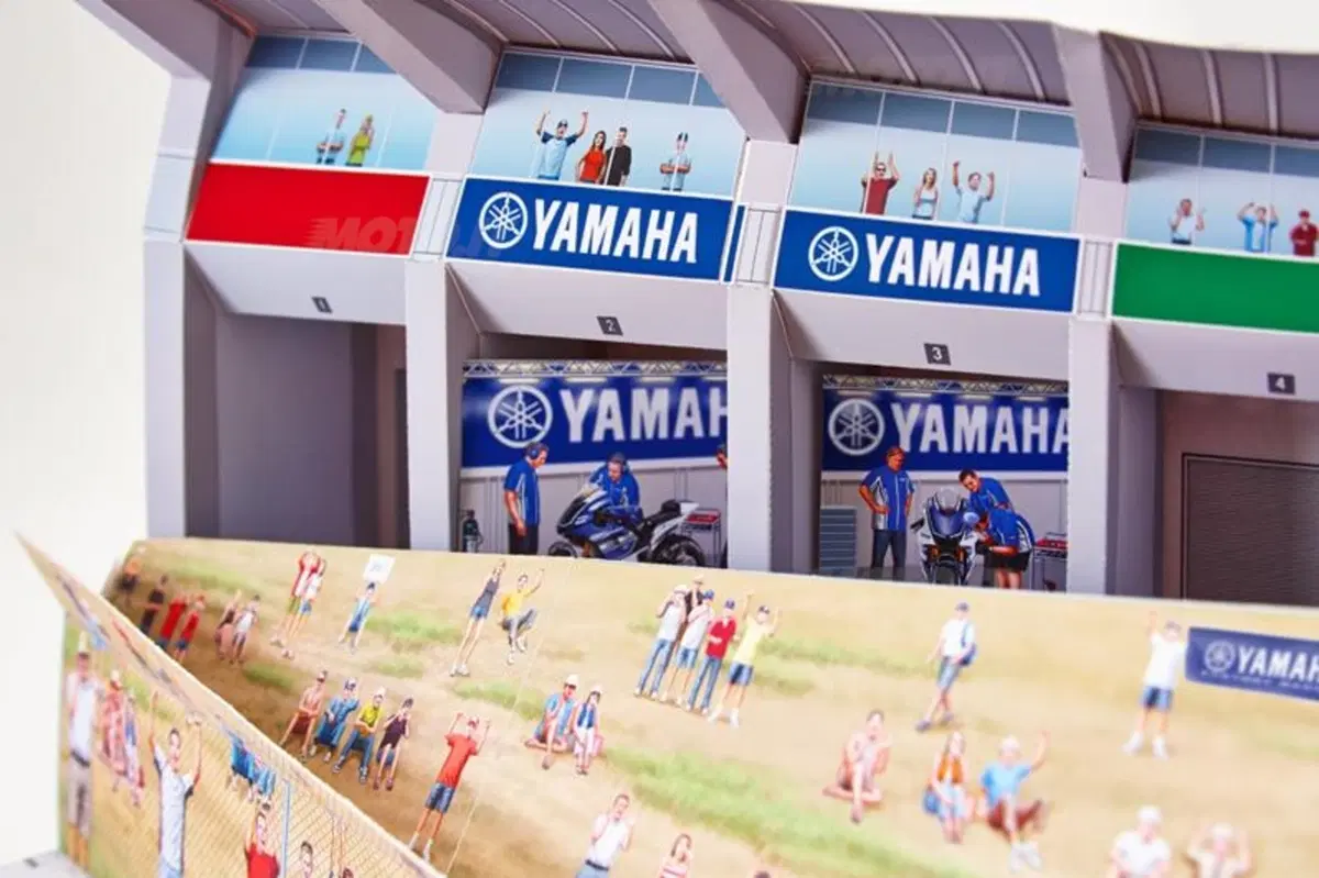 Yamaha Papercraft: il passaggio di Rossi al Cavatappi a casa vostra (3)