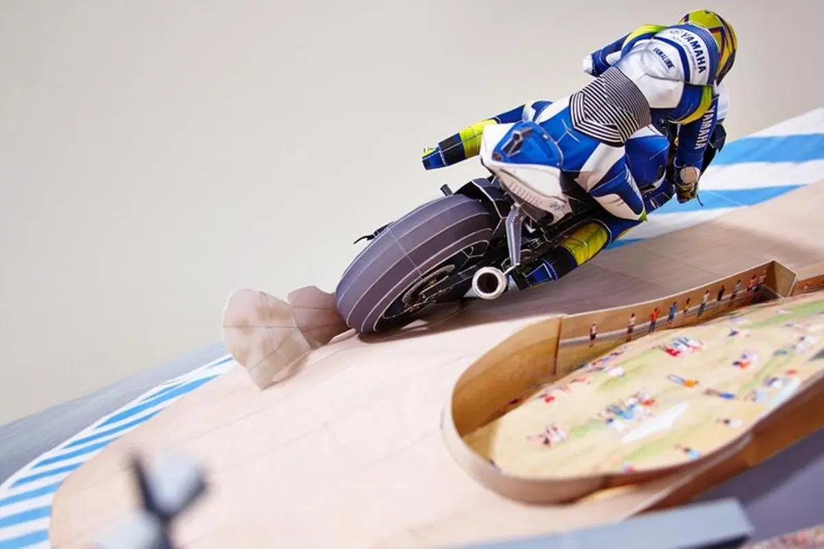 Yamaha Papercraft: il passaggio di Rossi al Cavatappi a casa vostra (8)